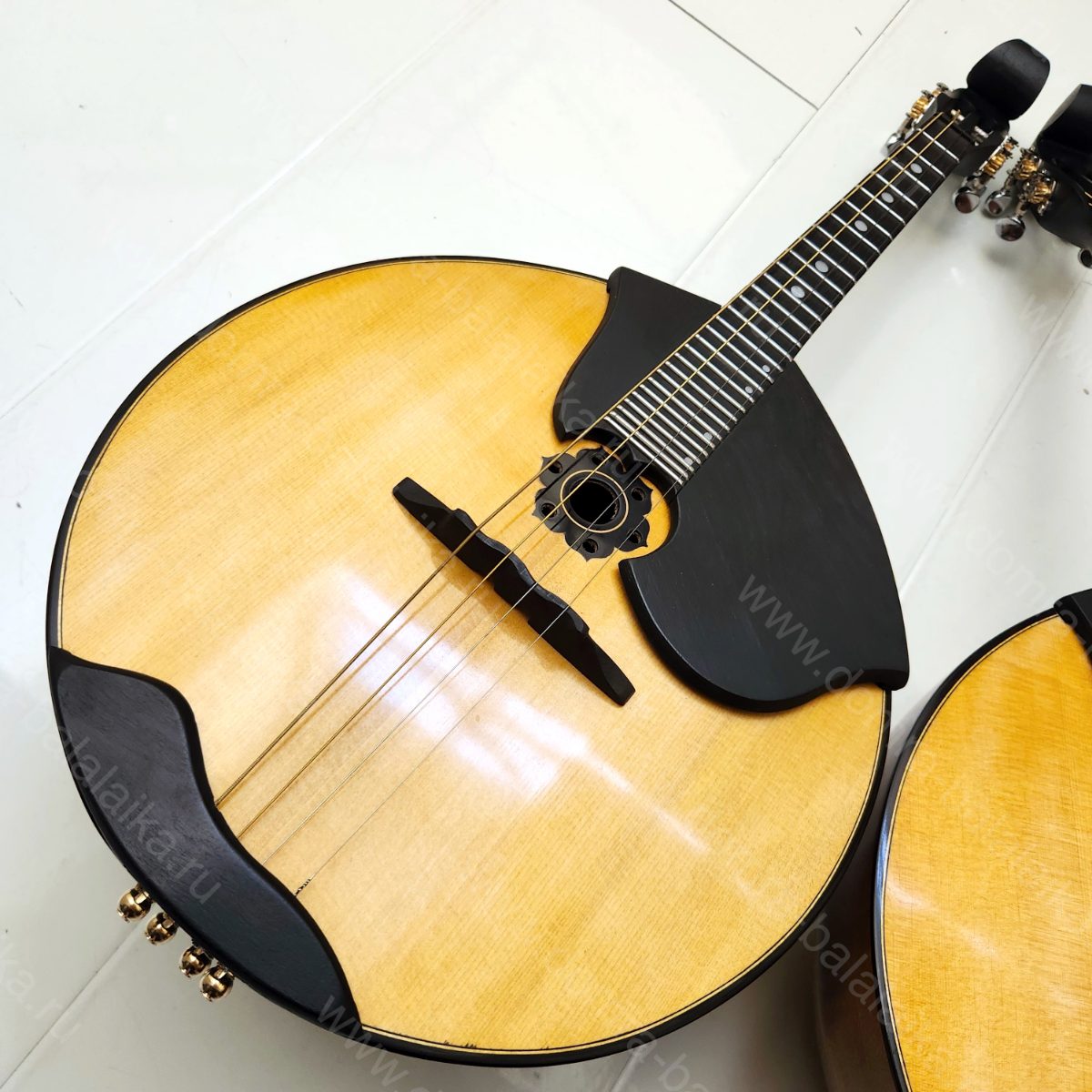 ebony, steel frets, enlarged body, soundboard: resonant spruce, body: flamed ma..., photo 6