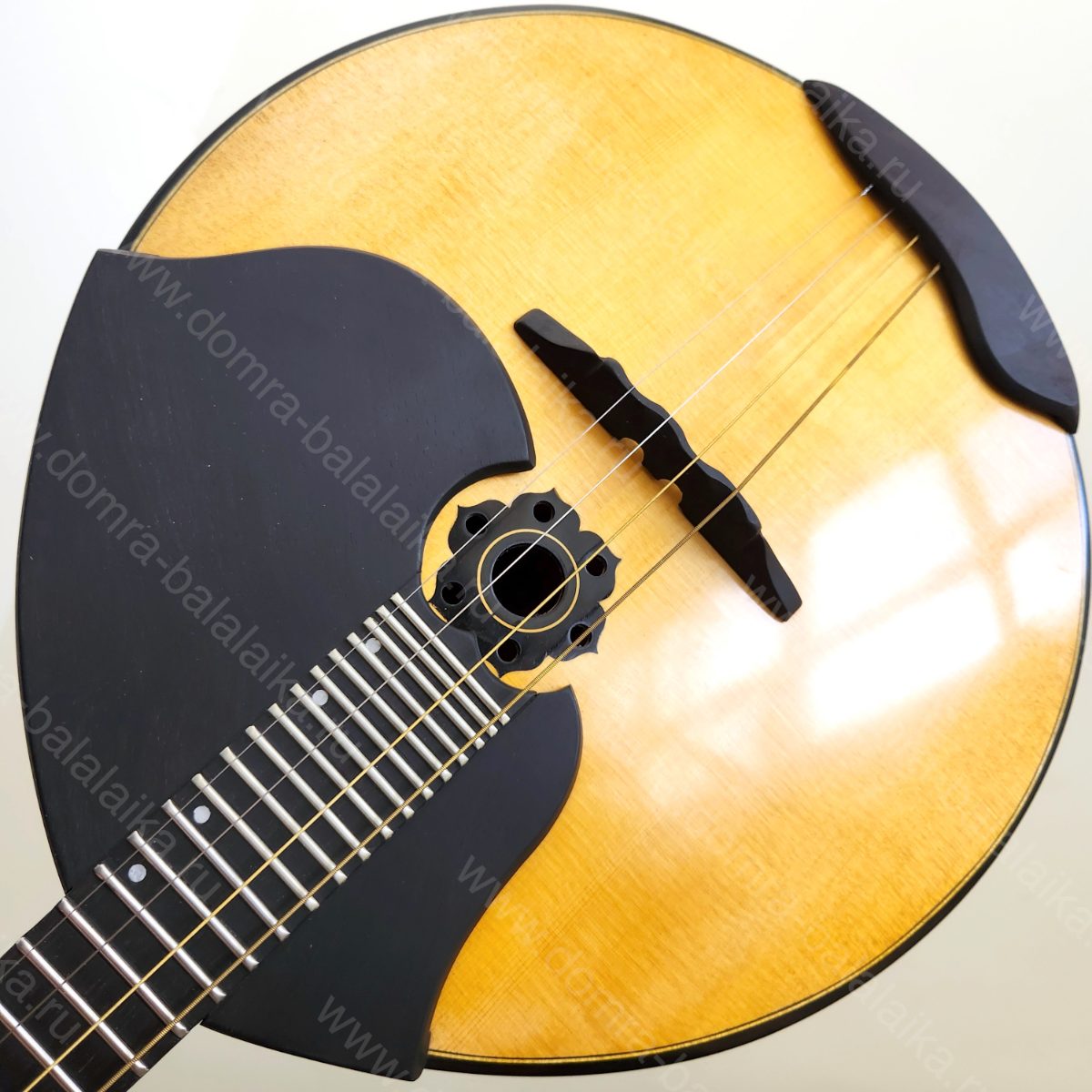 ebony, steel frets, enlarged body, soundboard: resonant spruce, body: flamed ma..., photo 1