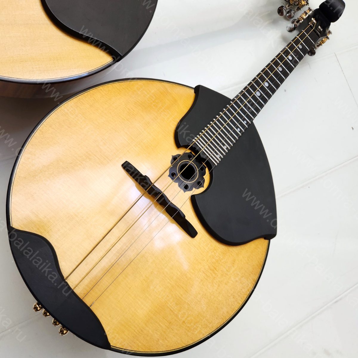ebony, steel frets, enlarged body, soundboard: resonant spruce, body: flamed ma..., photo 5