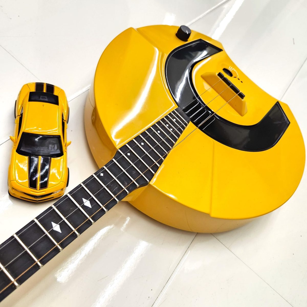 This beautiful and comfortable Chevrolet Camaro model in a 1:43 scale comes com..., photo 4