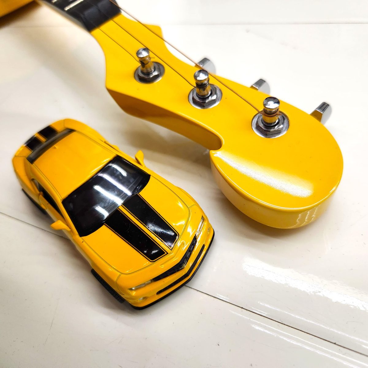 This beautiful and comfortable Chevrolet Camaro model in a 1:43 scale comes com..., photo 1
