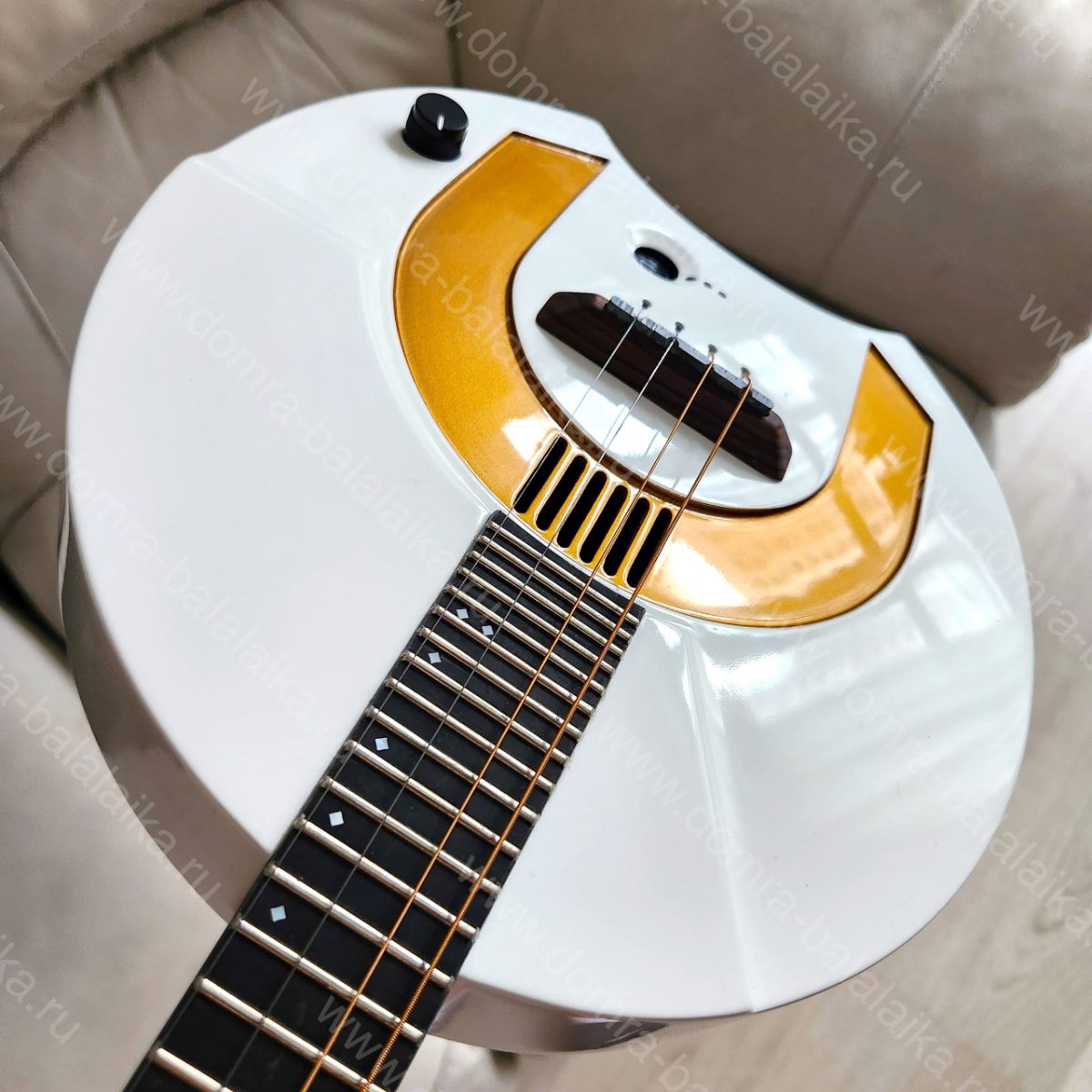 A four‑string domra, in stock, with a mahogany fingerboard and gold hardware —..., photo 5