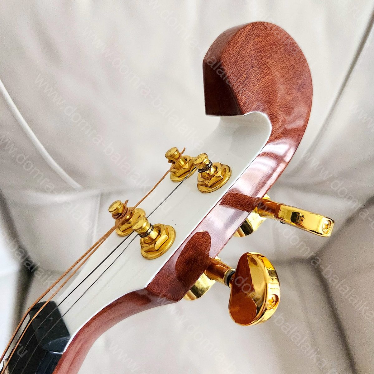 A four‑string domra, in stock, with a mahogany fingerboard and gold hardware —..., photo 2