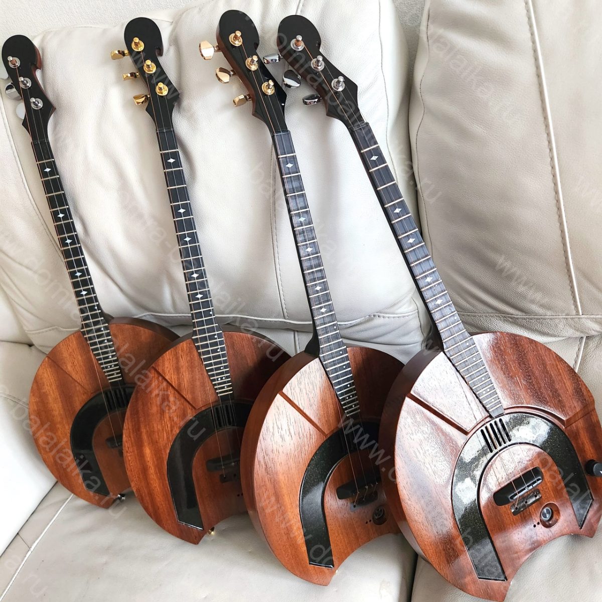 Electric guitars made of mahogany in natural finish., photo 2