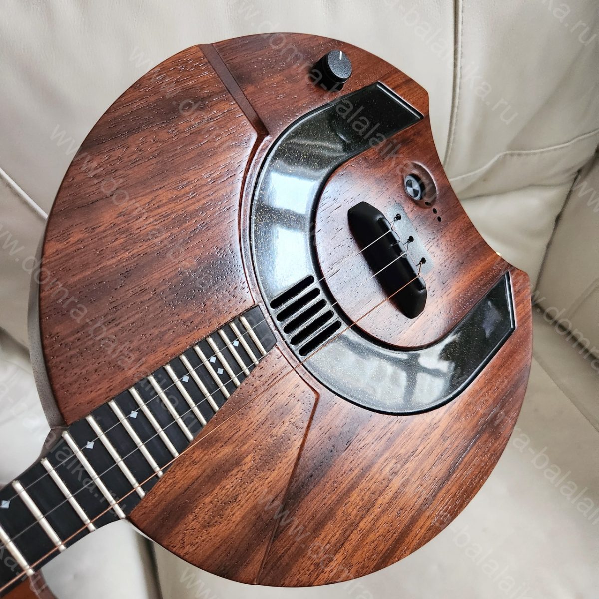 Electric guitars made of mahogany in natural finish., photo 4