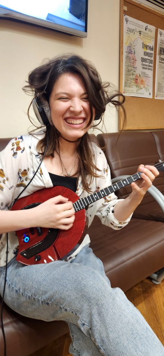 Charming Dilyara and her first emotions from playing our electric domra! 😁🙂, photo 1