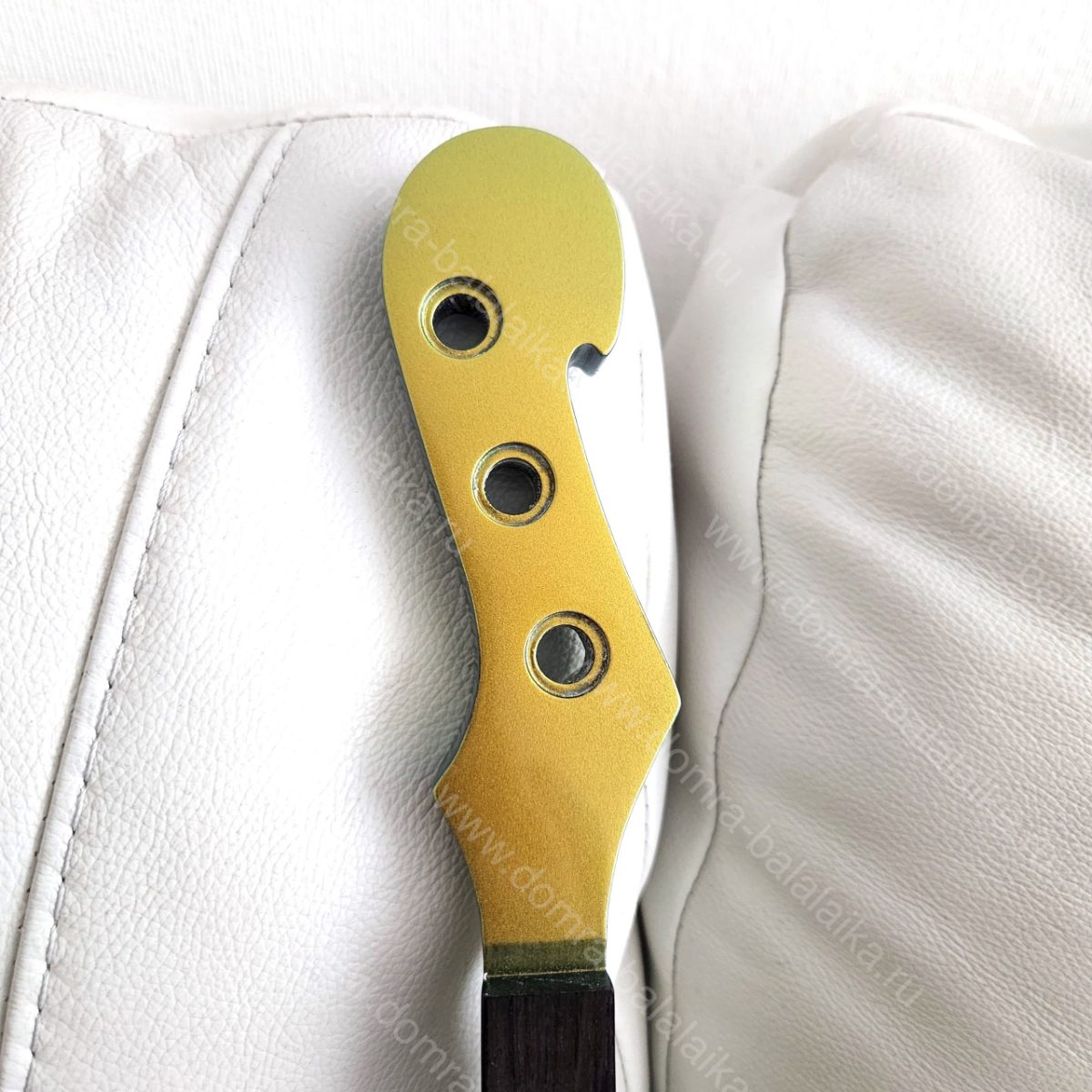 We’ve finished painting two electric domras in a very unusual chameleon colour..., photo 3